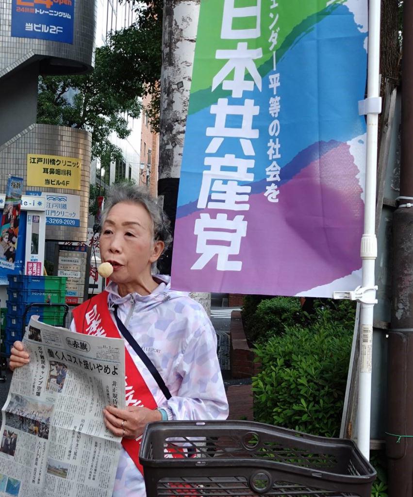 街頭宣伝をするいたくら美千代