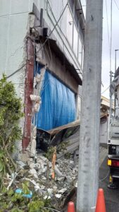 5月12日大杉第二小そばのバス事故